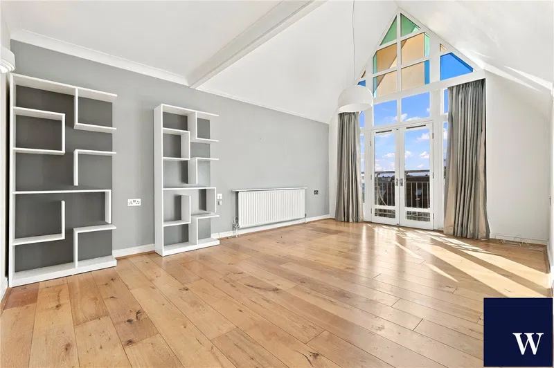 Hamilton Square, Sandringham Gardens, Finchley, London, N12 - image 3