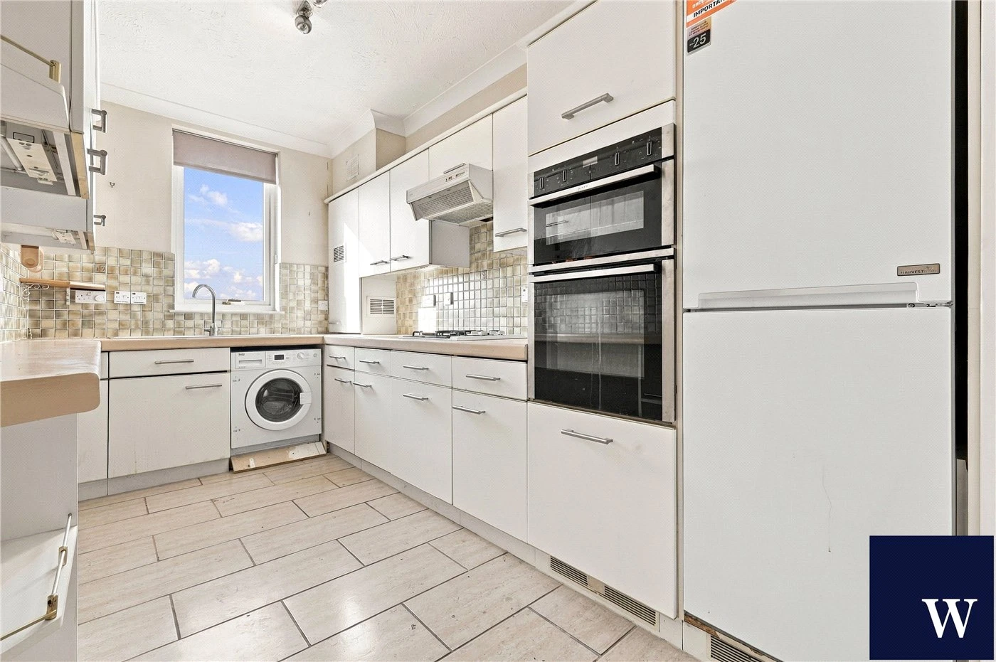 Hamilton Square, Sandringham Gardens, Finchley, London, N12 - image 4