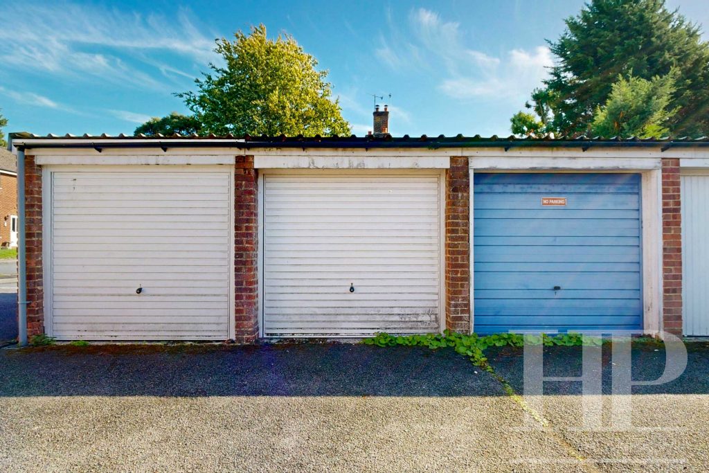 Old Martyrs, Crawley, RH11 - image 17