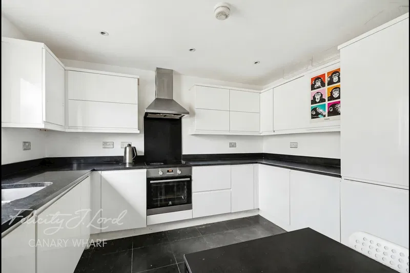 Holystone Court, Tiller Road, London, E14 - image 3
