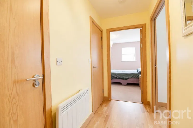 Cherrydown East, Basildon, SS16 - image 2