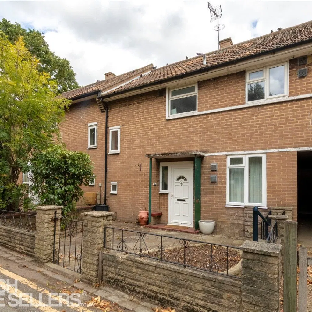 Chiswell Square, London, SE3 0JG - image 2
