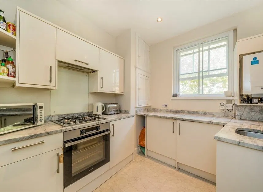 Avonmore Gardens, West Kensington, W14 - image 3