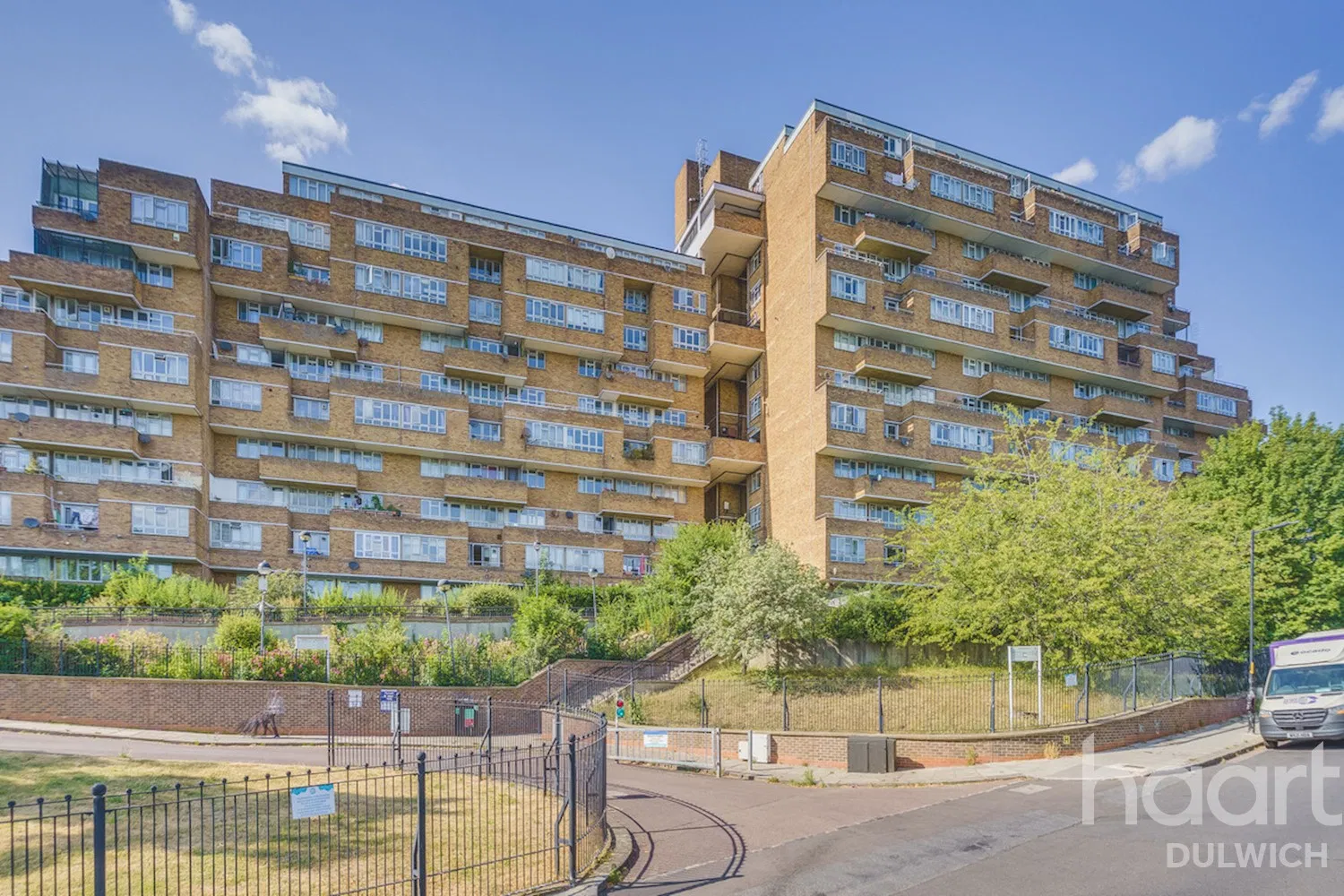 Overhill Road, London, SE22 - image 1