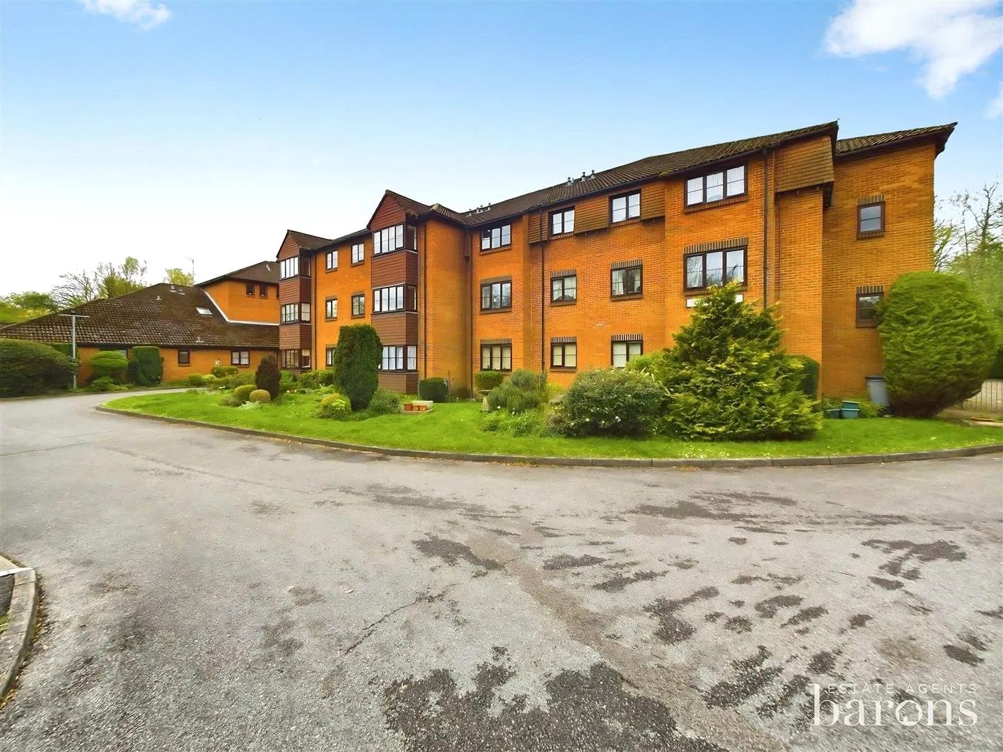 Oakfields, Lychpit, Basingstoke, RG24 - image 1