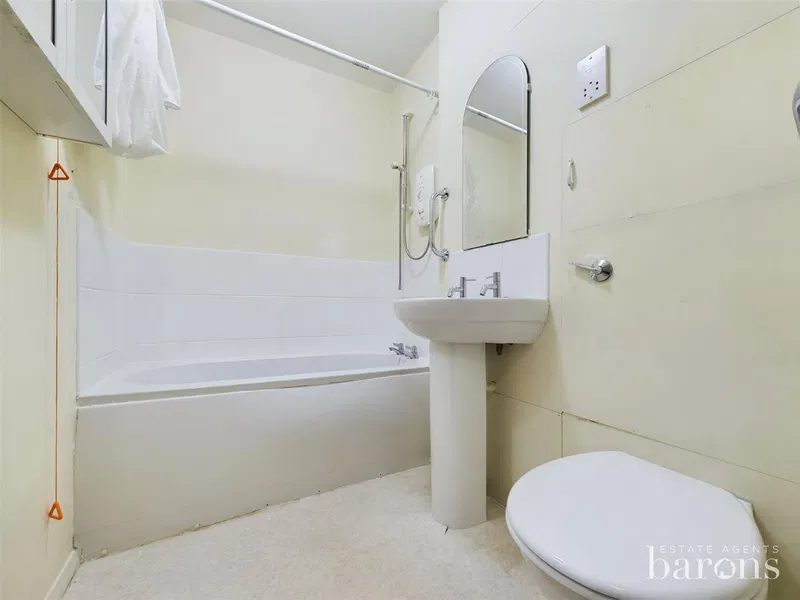 Oakfields, Lychpit, Basingstoke, RG24 - image 3