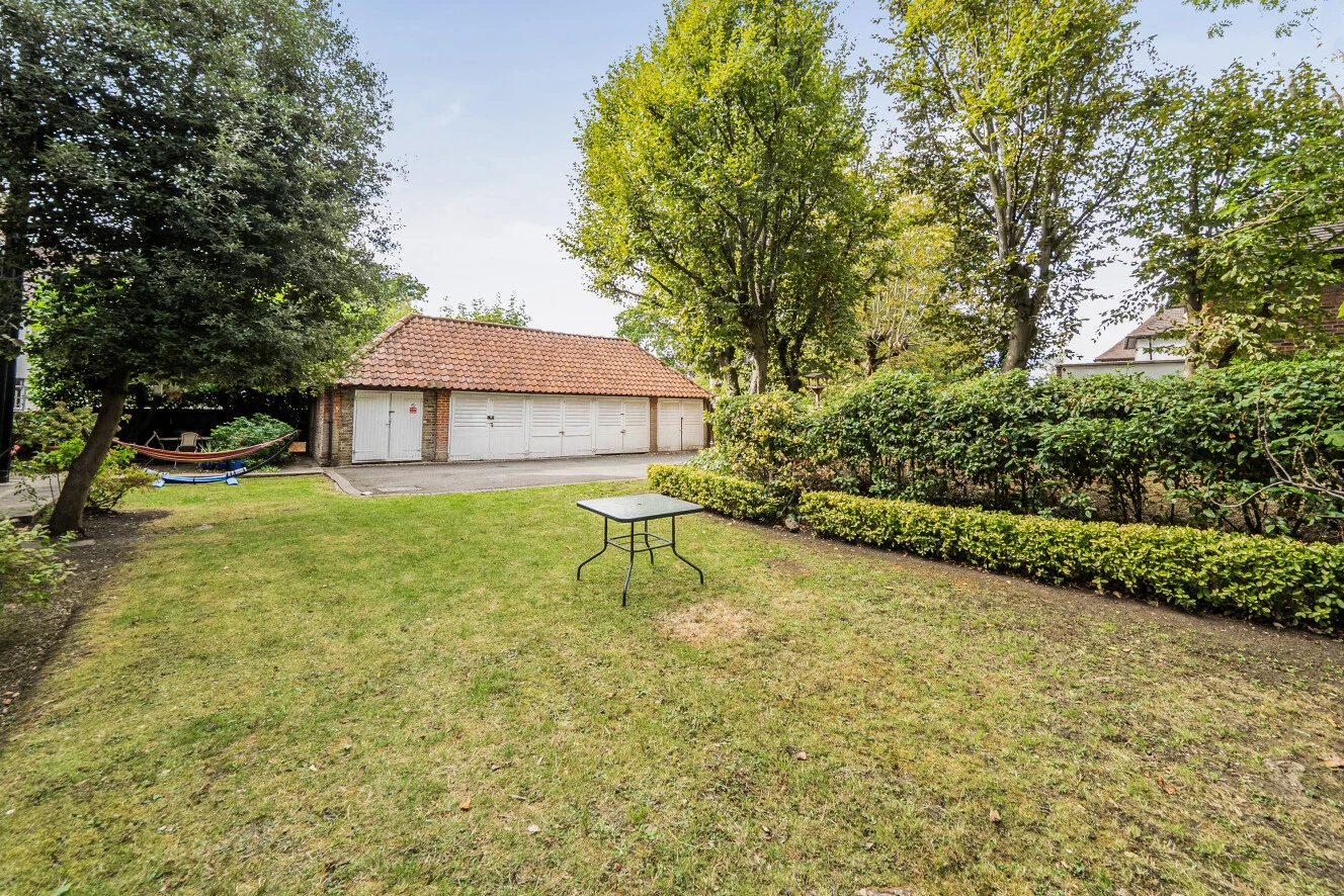 Fortis Green, London, N10 - image 13