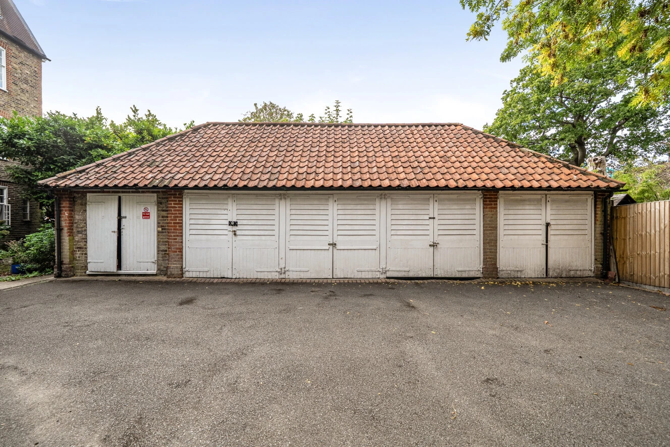 Fortis Green, London, N10 - image 14