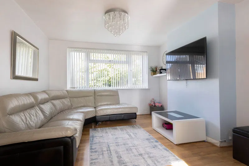Arle Gardens, Cheltenham, GL51 8HR - image 2
