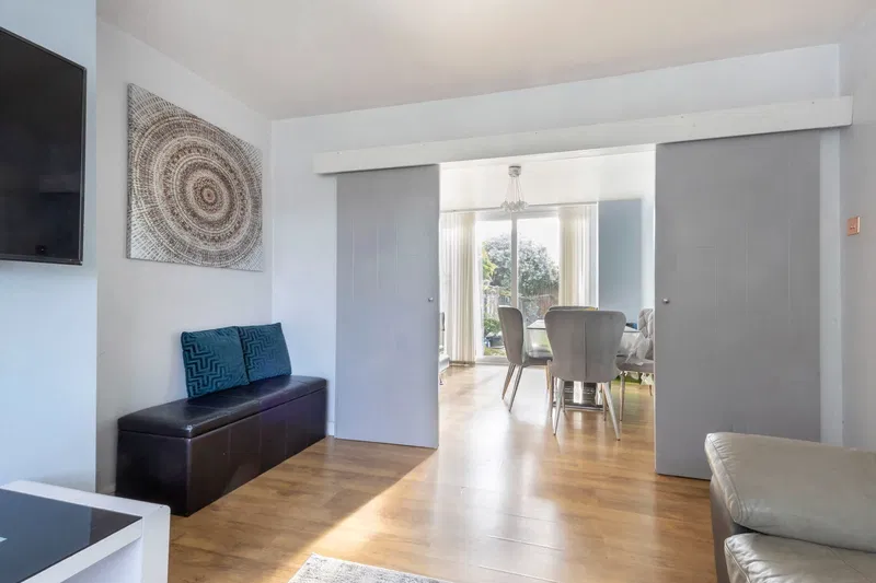 Arle Gardens, Cheltenham, GL51 8HR - image 3