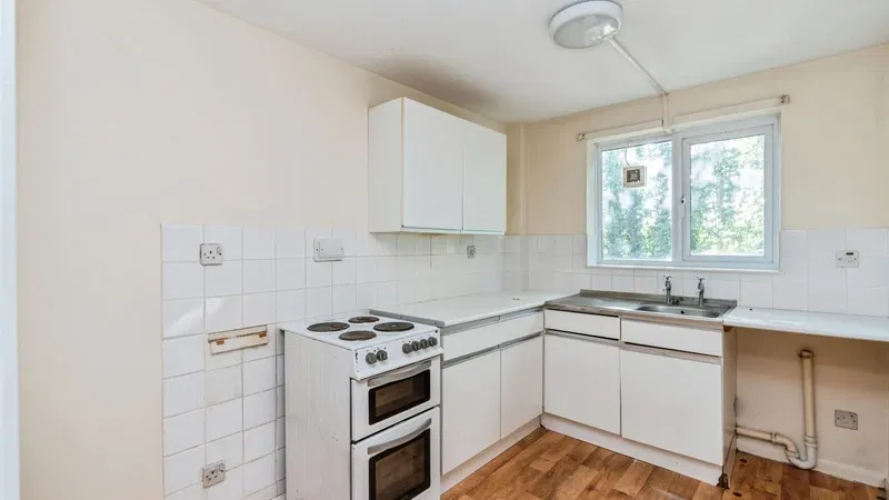 The Oaks, Southampton, Hampshire, SO19 - image 2
