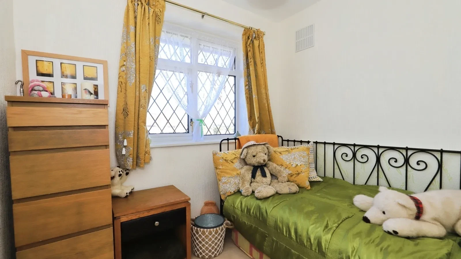 Spring Grove Crescent, Kidderminster, Worcestershire, DY11 - image 12