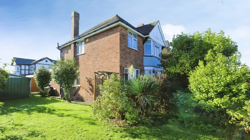 Spring Grove Crescent, Kidderminster, Worcestershire, DY11 - image 2