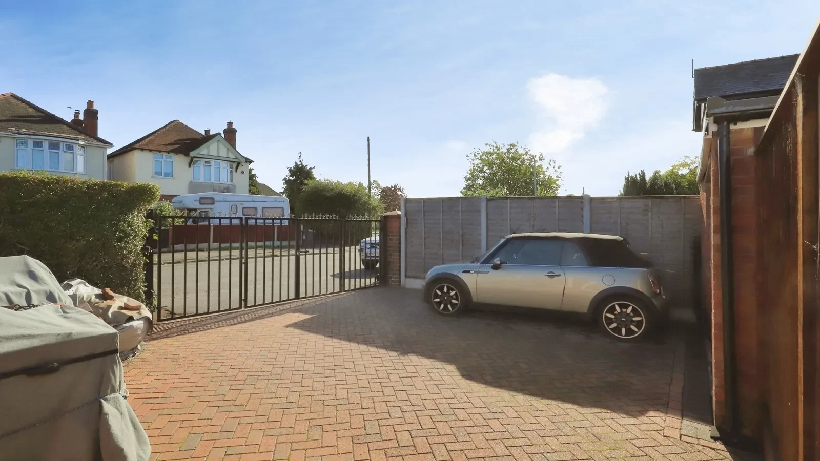 Spring Grove Crescent, Kidderminster, Worcestershire, DY11 - image 3