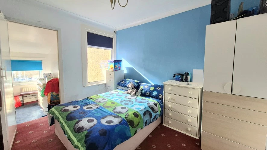 105 Harwoods Road, Watford, Hertfordshire WD18 7RL - image 10