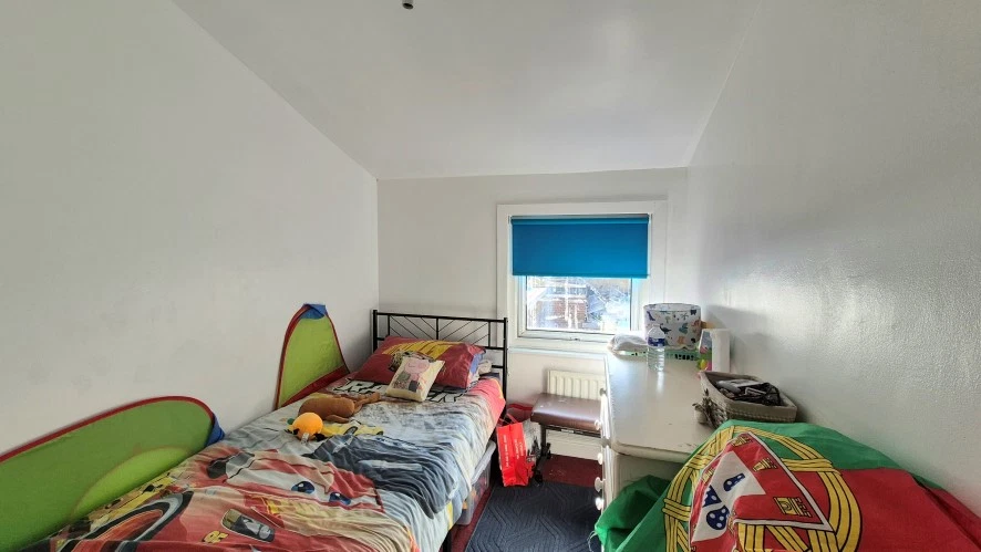 105 Harwoods Road, Watford, Hertfordshire WD18 7RL - image 11
