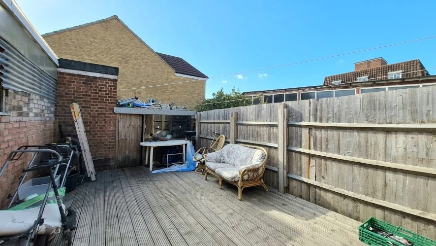 105 Harwoods Road, Watford, Hertfordshire WD18 7RL - image 12