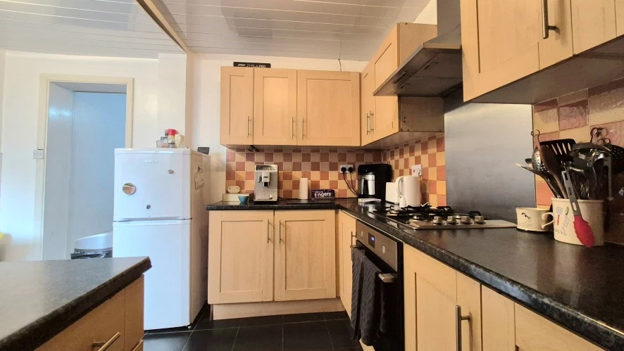 105 Harwoods Road, Watford, Hertfordshire WD18 7RL - image 6