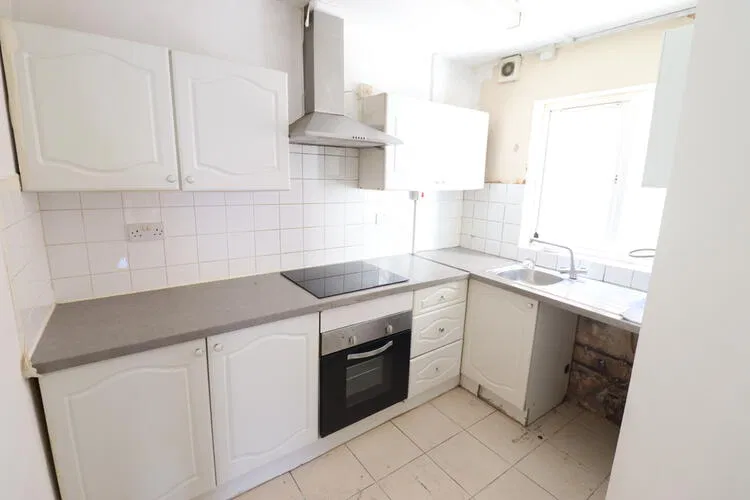 231 Desborough Road, High Wycombe, Buckinghamshire HP11 2QW - image 3