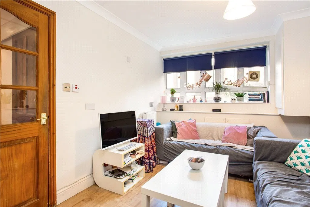 Normanton House, Oaklands Estate, London - image 3