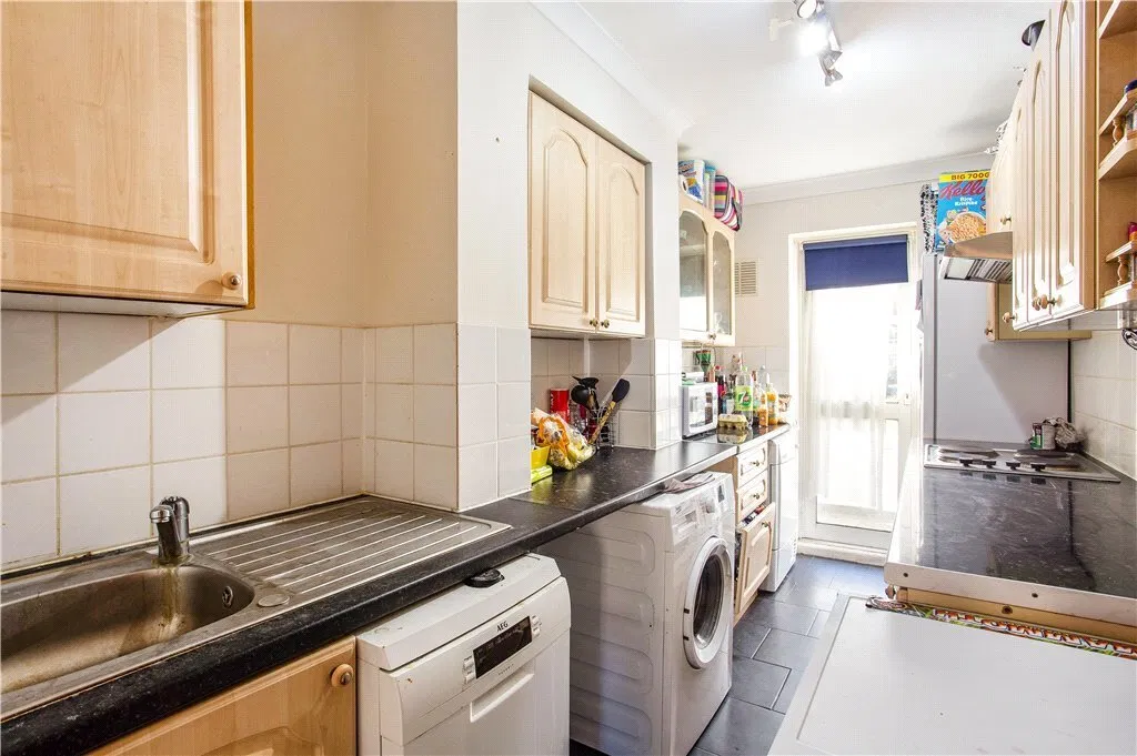 Normanton House, Oaklands Estate, London - image 4