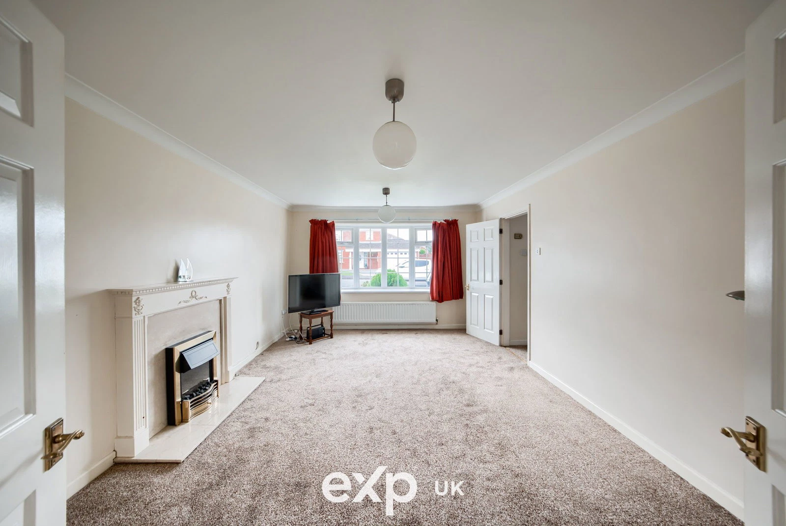 Alderdale Crescent, Elmdon, Solihull, B92 9QF - image 2