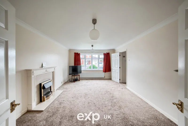 Alderdale Crescent, Elmdon, Solihull, B92 9QF - image 2