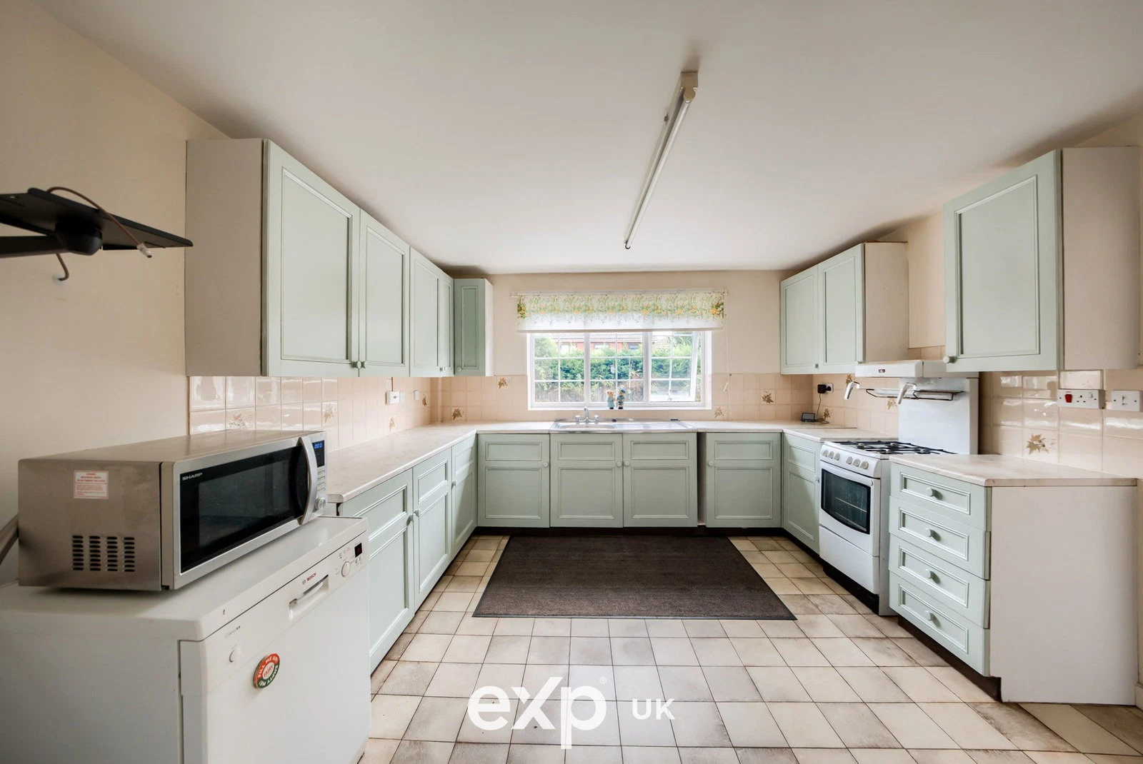 Alderdale Crescent, Elmdon, Solihull, B92 9QF - image 4
