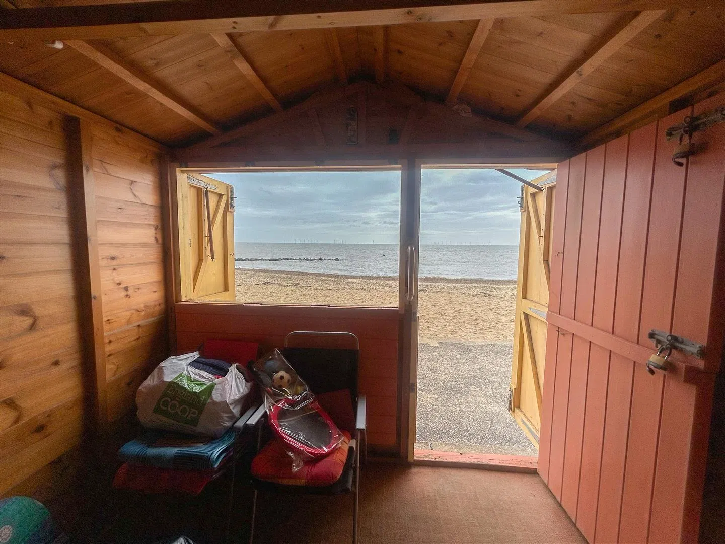 Beach Hut, Marine Parade East, Clacton-on-Sea, CO15 5AH - image 4
