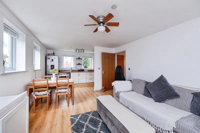 Addenbrookes Road, Newport Pagnell, Buckinghamshire, MK16 9FD - image 2