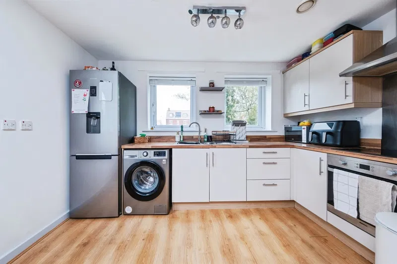 Addenbrookes Road, Newport Pagnell, Buckinghamshire, MK16 9FD - image 3