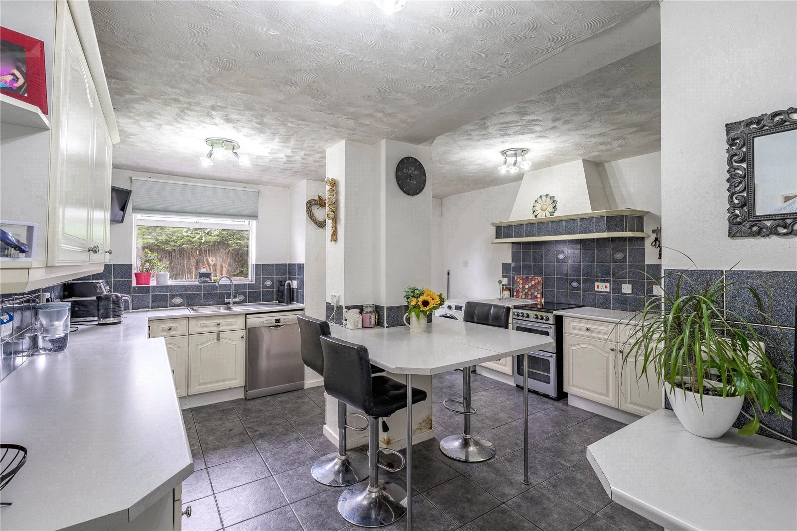 Oxbarn Avenue, Bradmore, Wolverhampton, West Midlands, WV3 - image 14