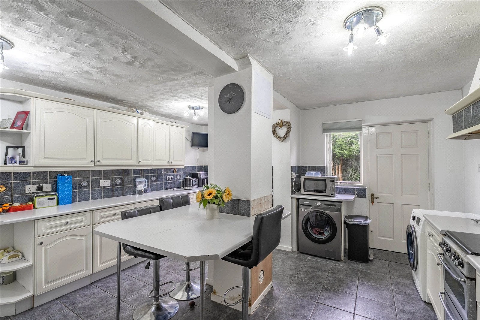 Oxbarn Avenue, Bradmore, Wolverhampton, West Midlands, WV3 - image 17