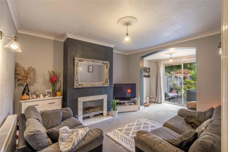 Oxbarn Avenue, Bradmore, Wolverhampton, West Midlands, WV3 - image 2