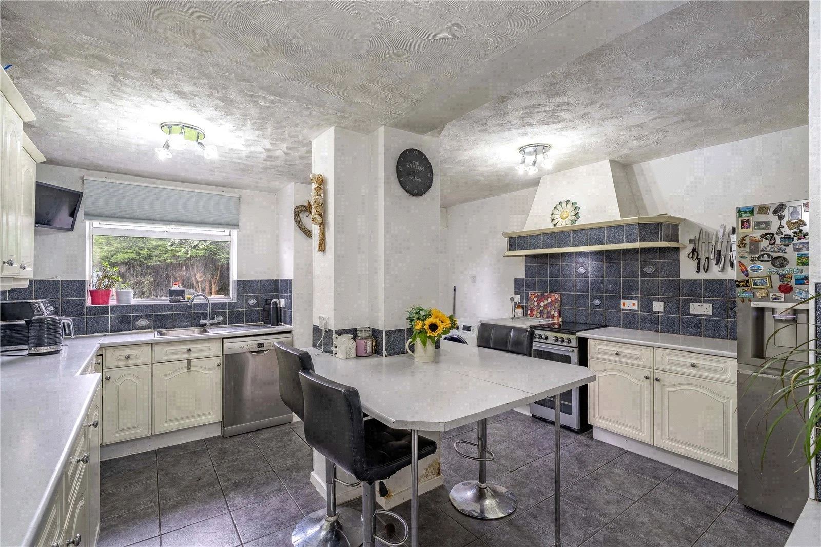 Oxbarn Avenue, Bradmore, Wolverhampton, West Midlands, WV3 - image 8