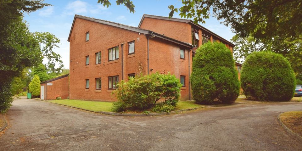 Brooklands Road, Sale, Greater Manchester, M33 3PD