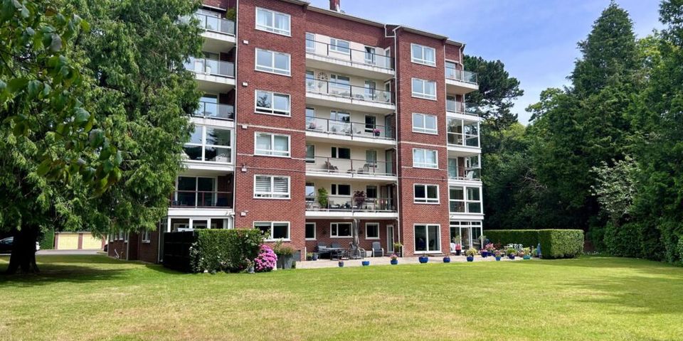 The Avenue, Branksome Park