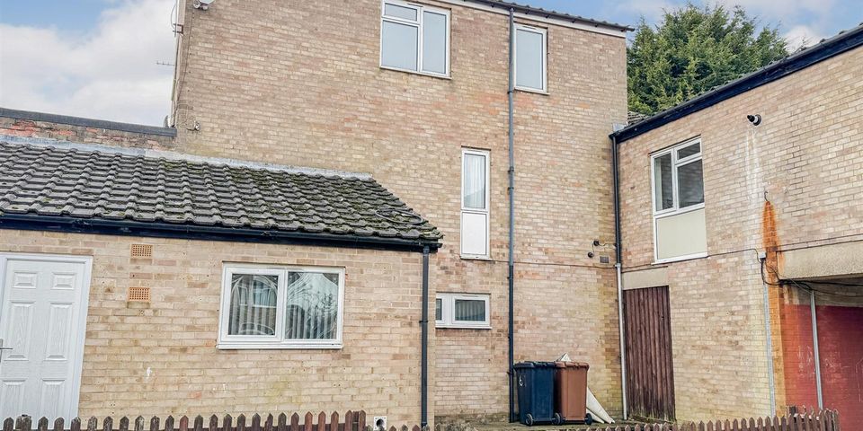 Holyrood Walk, Corby
