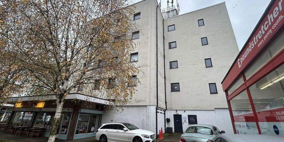 London Road, Stoke-on-Trent, Staffordshire, ST4 1NB