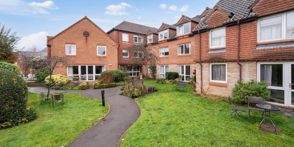 Springfield Meadows, Weybridge, KT13