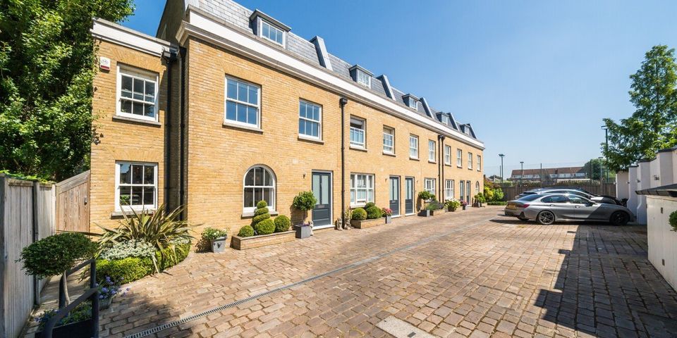 Stonemasons Yard, Wandsworth Common, London, SW18