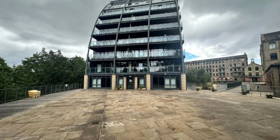 Salts Mill Road, Shipley