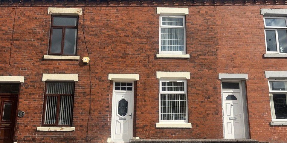 Brewerton Road, Clarksfield, OL4 1PJ
