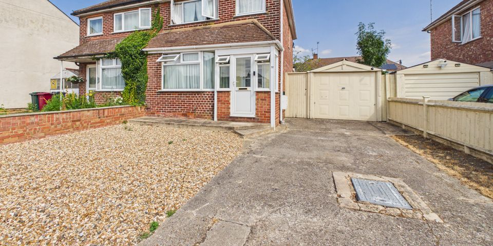 32, Mill Road, Caversham, Reading, RG4 8DP
