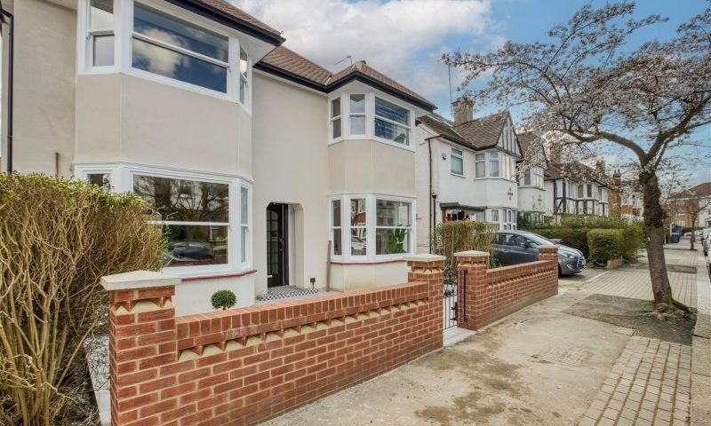 Fallow Court Avenue, N12 0BE