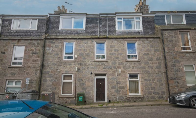 Bank Street, Attic Floor Right, Aberdeen, AB11 7TA