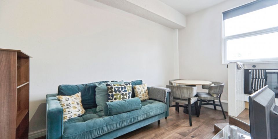 Brudenell Grove, Leeds, LS6 1HR