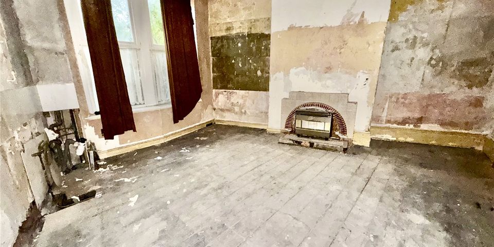 2a Apsley Crescent, Bradford, BD8 7EY