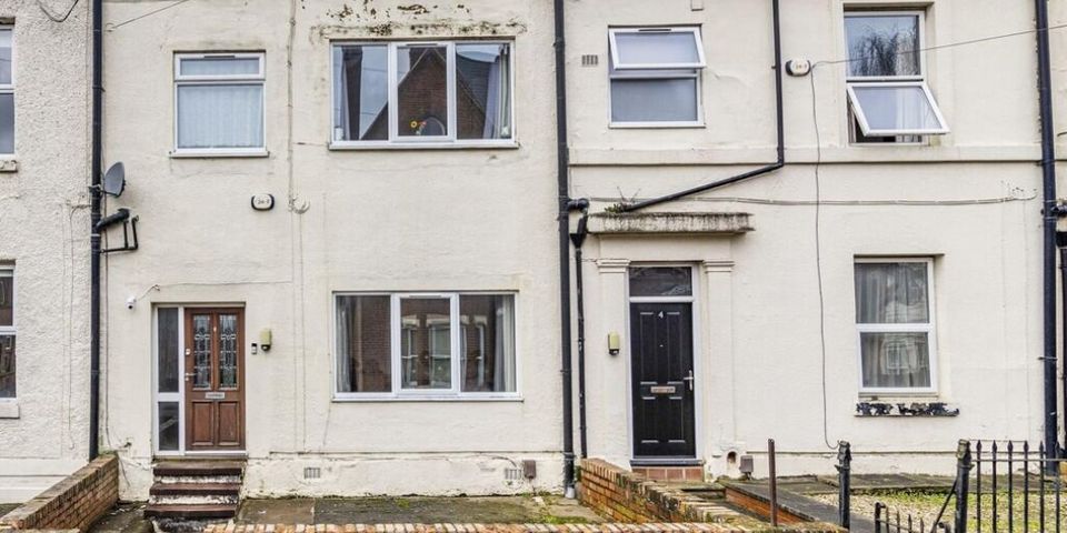 4 Burns Avenue, Nottingham NG7 4DR