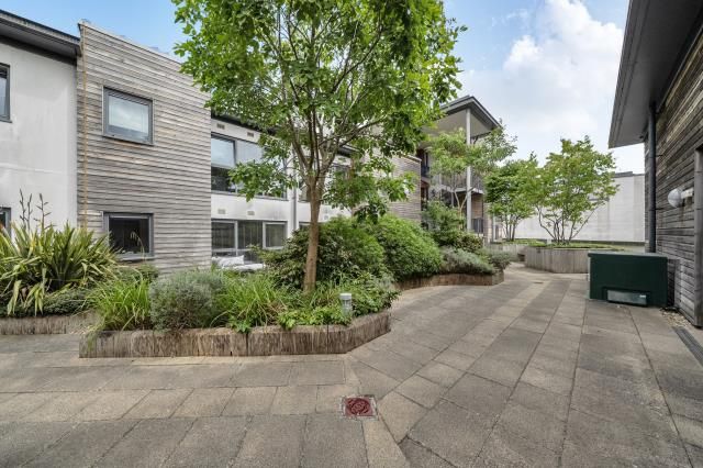 Melville, Park Way, Newbury, RG14